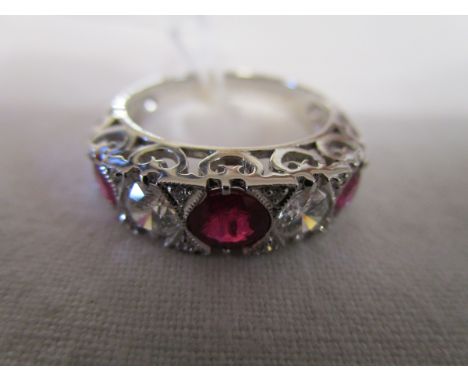 Fine 18ct white gold ruby & diamond 5 stone ring