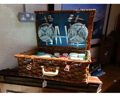 Brexton picnic hamper