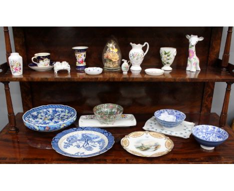 A SMALL QUANTITY OF VARIOUS POTTERY  and porcelain to include a Royal Worcester vase, a cabinet plate decorated with a castle