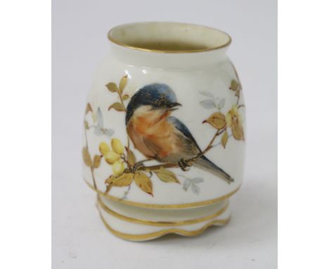 A LATE 19TH / EARLY 20TH CENTURY ROYAL WORCESTER BLUSH IVORY SMALL PORCELAIN VASE decorated with a bird in a flowering branch