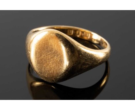18CT GOLD SIGNET RING, unengraved, ring size I, 4.6gmsProvenance: private collection PembrokeshireComments: light wear overal