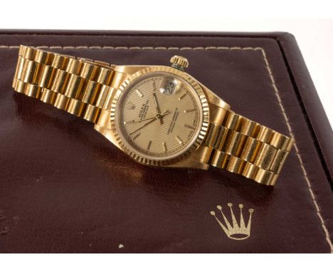 FINE 18CT GOLD ROLEX DATEJUST BRACELET WATCH, ref. 68278, ser. 967****, mid-size, pinstripe gold dial, baton markers, calenda