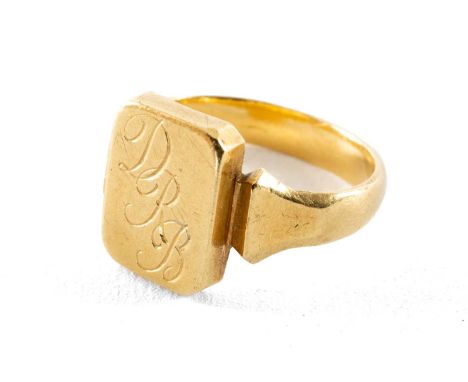 18CT GOLD SIGNET RING, engraved with initials 'D R B', ring size O 1/2, 9.2gmsProvenance: private collection PembrokeshireCom