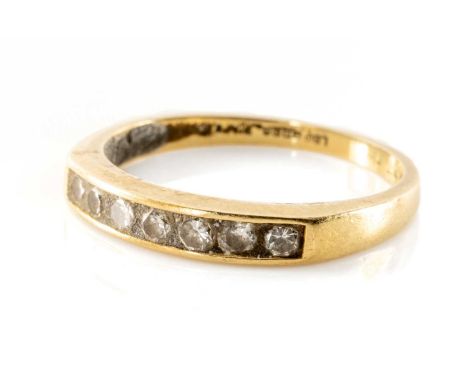 18CT GOLD SEVEN STONE DIAMOND RING, 0.33cts overall approx., ring size K, 2.6gmsProvenance: private collection Swansea, by fa