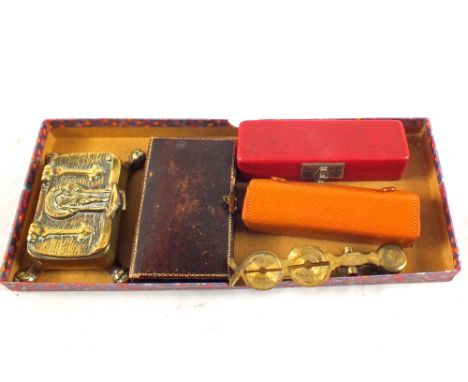 Brass Sovereign scales, cased miniature dominoes etc