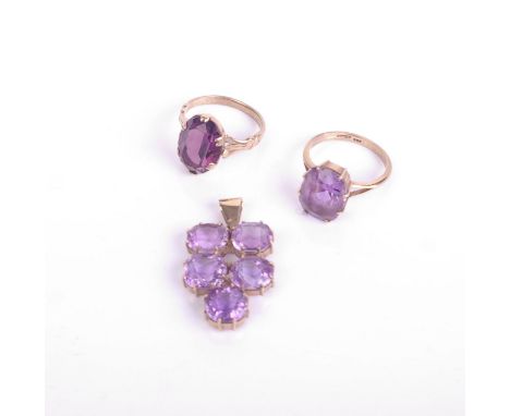 Three amethyst jewels, comprising; a 9ct gold and amethyst oval single stone ring, size O; a similar ring stamped ‘9ct’, size