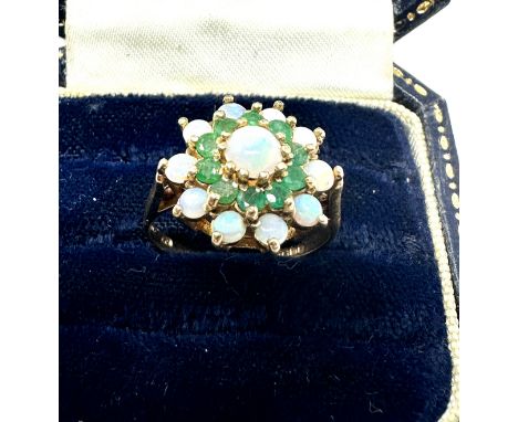 9ct gold Emerald &amp; opal ring weight 3.1g 