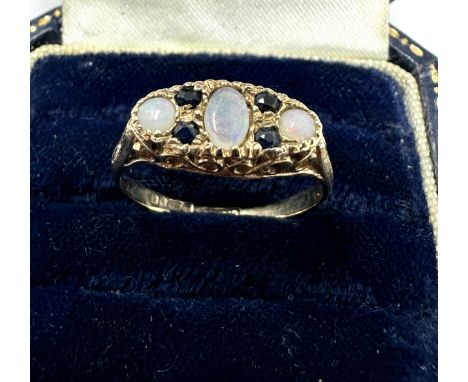 9ct gold opal &amp; sapphire ring (1.9g) 