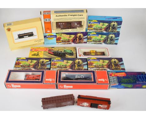 Fifteen HO scale model railway American freight and passenger carriages, manufacturers to include Lima, Bachmann, Roundhouse 