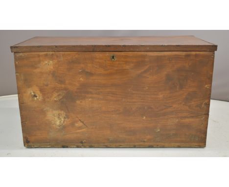 18th / 19thC elm trunk made with single planks, W121 x D55 x H67.5cm