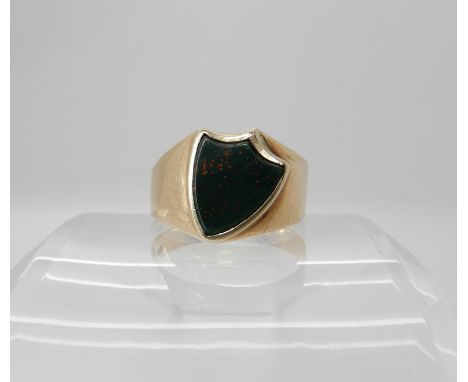 A 14k gold signet ring set with a shield shaped bloodstone, finger size Y, weight 3.9gms Condition Report: Available upon req