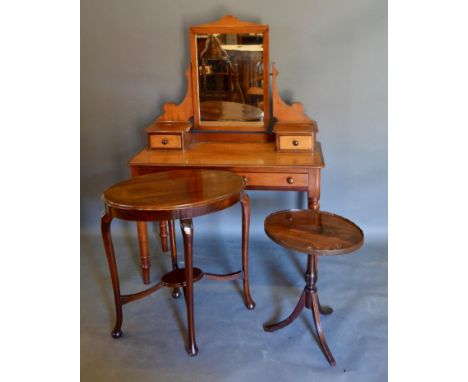 A Victorian Mahogany Dressing Table with a swing mirror above two jewel drawers and two frieze drawers with turned tapering l