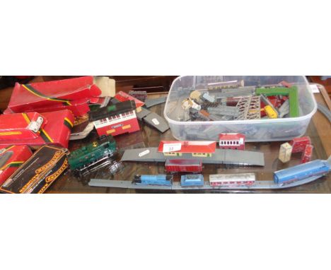 Lone Star die-cast train set and accessories, Hornby Railways tank engine with track, plans etc