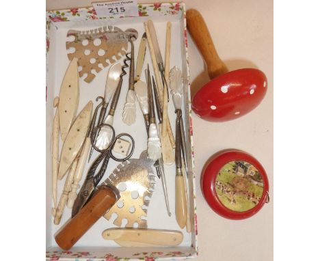 Antique and vintage sewing related items, inc. shuttles and a mother of pearl handled vanity tool set