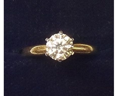 An 18 cart gold solitaire diamond ring - approx 0.92 carats