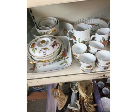 Appx 21 pieces of Royal Worcester Evesham pottery 