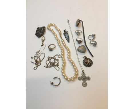 A tray of mainly silver items including pendants, earrings, rings, etc. 