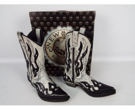 New Rock cowboy boots - a pair of black boots with white decoration, # M.7921-C9, EU size 41, UK size 7, appears in excellent