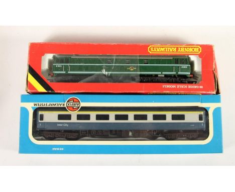 A Hornby OO gauge B.R. class 31 D5572 diesel loco (R.357) together with a Airfix OO gauge 1st Class Inter-City Open Coach MKI