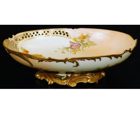 A Royal Worcester blush ivory low comport, decorated with flowers, shape code 1426, c1891, 25cm W.  There is no apparent dama