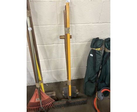 Bundle of assorted garden tools