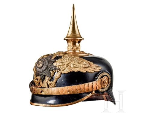 Preußen - Helm für Offiziere im Kaiser Franz Garde-Grenadier-Regiment Nr. 2  Schwarz gelackte Lederglocke mit rundem, grün ge