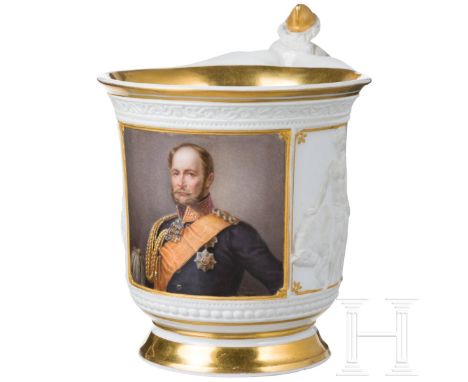 König Wilhelm I. - prunkvolle KPM-Portraittasse, um 1860  Weißes Porzellan, teils glasiert, vergoldet, farbige Miniaturmalere