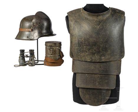 Grabenpanzer, Stahlhelm M 16 mit Stirnschild und Ausrüstungsteile  Grabenpanzer für Soldaten in vorderster Linie aus dickem S