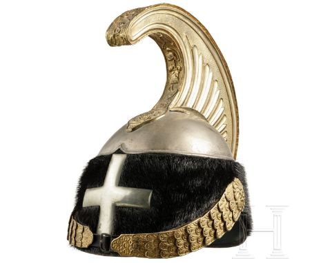 Helm M 1880 für Angehörige der schweren Kavallerie, 1900-46  Korpus aus Eisen, am Bund mit schwarzem Seehundfell bezogen, dar