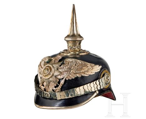 Preußen - Helm für Offiziere des 1. Garde-Regiments zu Fuß mit Besitzermonogramm  Schwarz gelackte Lederglocke mit rundem, gr