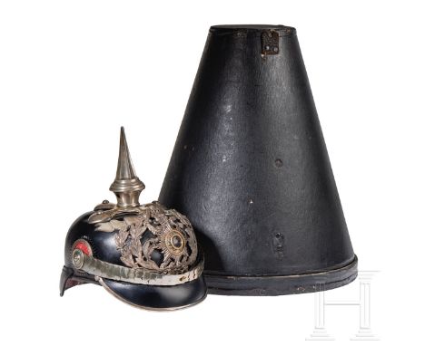 Hessen - Helm für Offiziere im Leibgarde-Infanterie-Regiment Nr. 115 Schwarz gelackte Lederglocke mit rundem Vorderschirm (ge