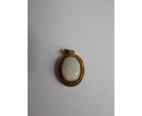 A Lady's 18 ct Yellow Gold Opal Pendant, approx 15 x 10 mm, approx 4 gms.