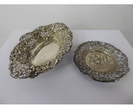 A Silver Trinket Dish, Birmingham hallmark, dated 1894 mm Deakin & Francis, approx 60 gms together with a silver pin dish, ma