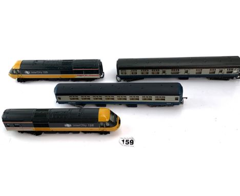 2 Hornby Intercity locomotives and 2 Intercity carriages