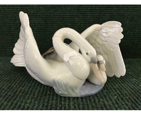 A Nao figure - Two swans, number 1358