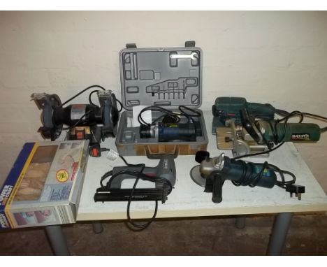 A COLLECTION OF POWER TOOLS TO INCLUDE ANGLE GRINDERS