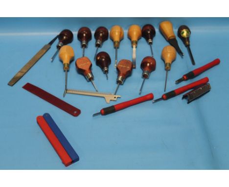 RAMELSON WOODCARVING TOOLS TOGETHER WITH HENRY TAYLOR, ASHLEY ISLES, FEXCUT (14) ALSO KINZO TOOLS ETC.