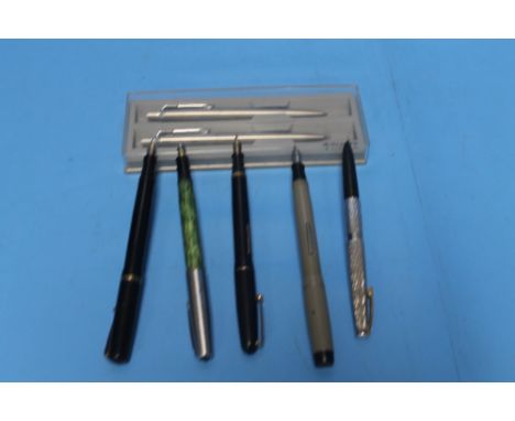 A QUANTITY OF VINTAGE PENS TO INCLUDE TWO SWAN EXAMPLES, SHEAFFER, PARKER ETC.