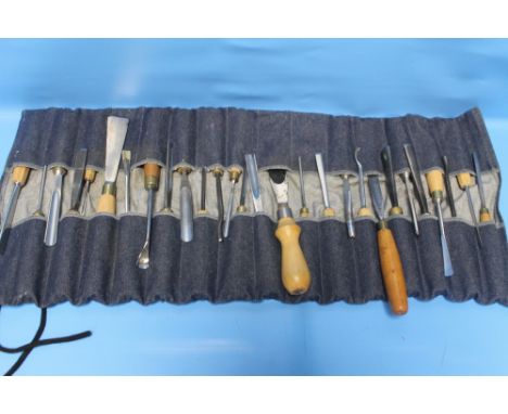 A SELECTION OF WOOD CARVING TOOLS INCLUDING SWISS MADE, ASHLEY ISLES, H. TAYLOR, ROBERT SORBY (28)