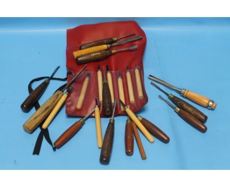 A SELECTION OF WOODCARVING TOOLS INCLUDING H. TAYLOR, HAMLET ETC.  (22)