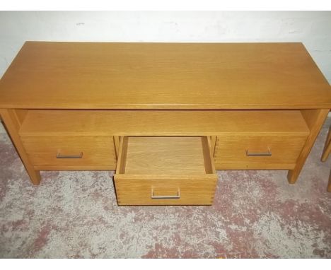 A LIGHT OAK THREE DRAWER UNIT