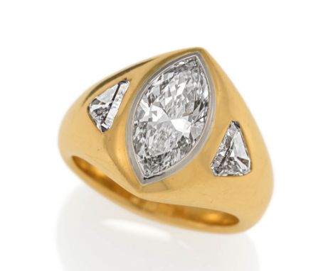 DIAMANT-RING. Herkunft: Deutschland. Datierung: Um 1990. Material: 750/- Gelbgold, Punze. Gesamtgewicht: ca. 15,0 g. EU-RM: 5