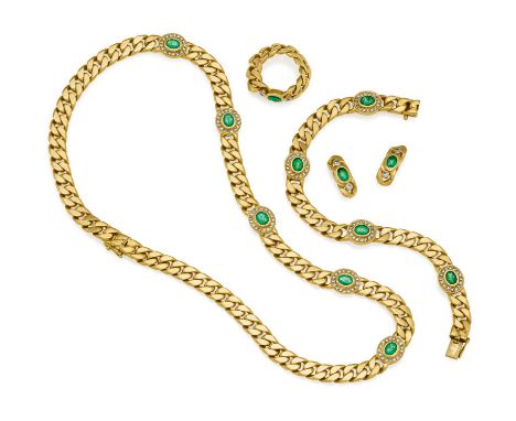 SMARAGD-DIAMANT-SET: COLLIER, ARMBAND, RING UND OHRSTECKER. Herkunft: Deutschland. Datierung: Um 1980. Material: 585/- Gelbgo