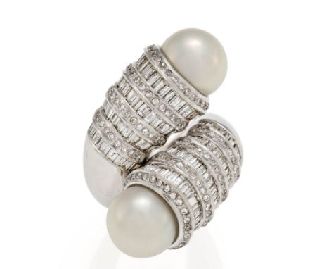 PERL-DIAMANT-RING. Herkunft: Deutschland. Datierung: Um 2000. Material: 750/- Weißgold, getestet. Gesamtgewicht: ca. 21,0 g. 