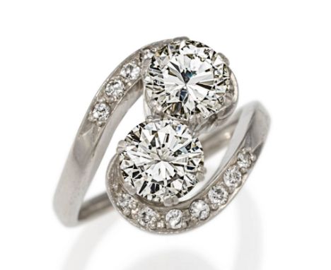 TOI ET MOI-DIAMANT-RING. Material: 750/- Weißgold, Punze. Gesamtgewicht: ca. 13,0 g. EU-RM: 55,5. Diamanten: 2 Brillanten zus
