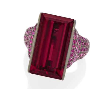 WEMPERubellit-Saphir-Ring. Herkunft: Deutschland. Material: 750/- Weißgold, rhodiniert. Gesamtgewicht: ca. 32,5 g. EU-RM: 55.