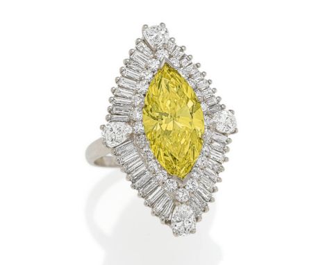 DIAMANT-RING. Herkunft: Wohl USA. Datierung: Um 1972. Material: Platin, Punze. Gesamtgewicht: ca. 17,5 g. EU-RM: 58. Diamante