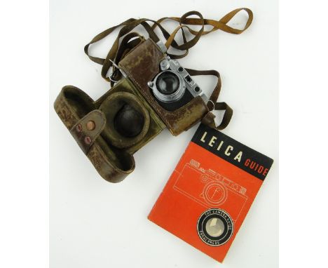 Vintage Leitz Leica camera no. 292926,
leather case.