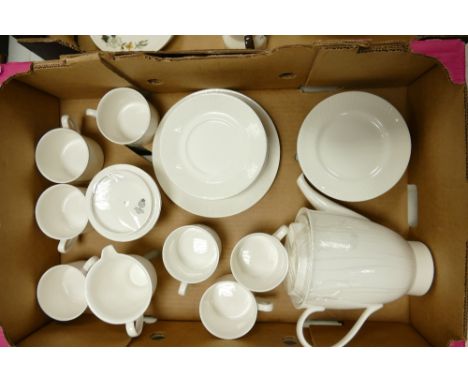 Royal Worcester Reflections coffee set: to include 7 cups, coffee pot, milk jug, sugar bowl, 9 saucers and 8 side plates 