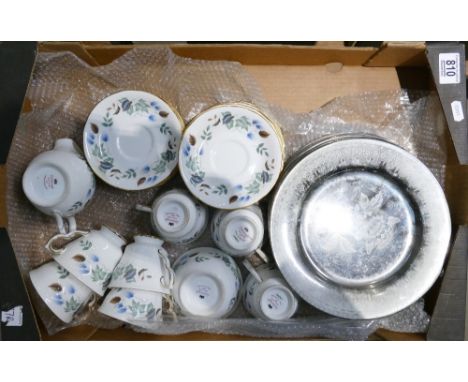 Job  lot including Colclough part tea set &amp; Wedgwood silver lustre plates: 22 pieces in tea set &amp; 8 larger size Wedgw